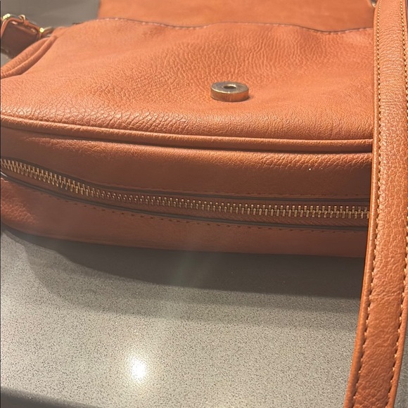 Tan Crossbody Bag with Adjustable Strap and Soft Leather Finish - Picture 8 of 9